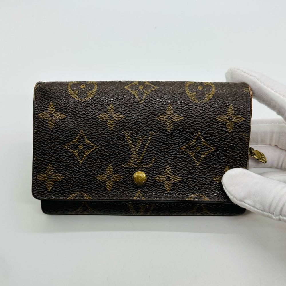 Louis Vuitton Compact corner Zip wallet